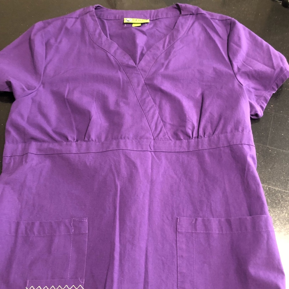 Crocs scrub top